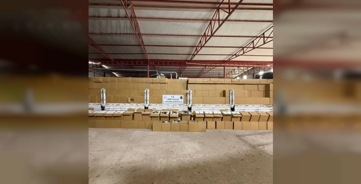 İzmir'de düzenlenen operasyonda 12 milyon 720 bin makaron ele geçirildi