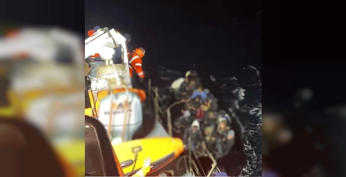 İzmir'de göçmen botu faciası: 1 ölü, 7 kayıp, 37 kişi kurtarıldı
