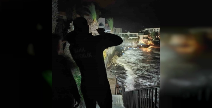 Kuşadası'nda fırtına can aldı: İskeleden denize düşen işçilerden acı haber