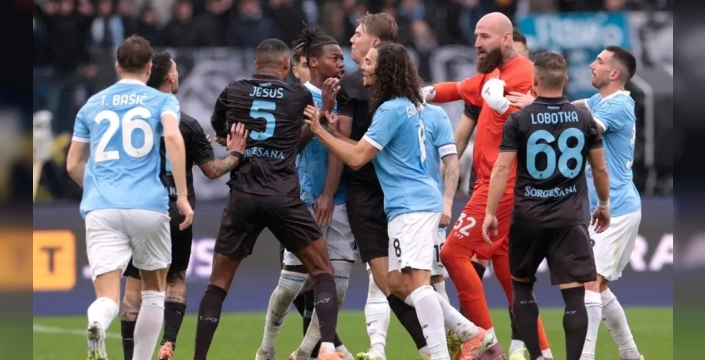 Lazio-Napoli maçında tansiyon yükseldi: Üç kırmızı kart, iki gol!