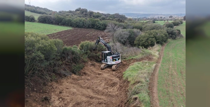 Manisa'da dere temizliği ile tarım arazileri taşkınlardan korunuyor