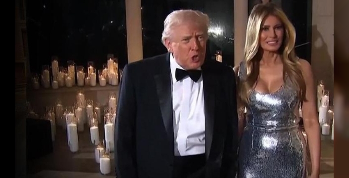 Melania Trump, Türk tasarımcı İlkyaz Özel'in elbisesiyle yılbaşı davetinde şaşırttı