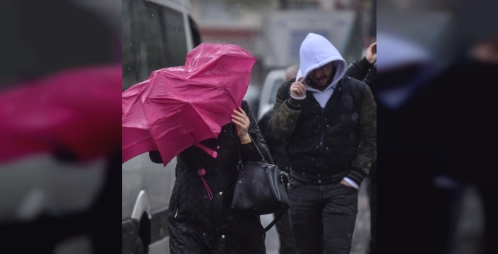 Meteoroloji'den kuvvetli rüzgar ve fırtına uyarısı geldi