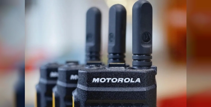 Motorola'dan şaşırtıcı sızıntı: Kitap gibi katlanan telefon geliyor