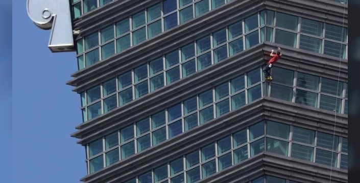 Nefes kesen tırmanış: Alex Honnold, 508 metrelik Taipei 101'e korumasız tırmandı