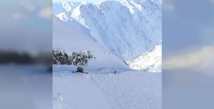 Pakistan'da yürekleri dağlayan çığ faciası: 9 can kaybı, 1 çocuk yaralı!