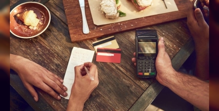 Restoranlarda artık sürpriz ücret yok: Hesaplar küçülüyor!