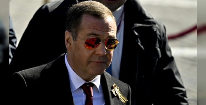 Rusya'dan Trump'a şok çağrı: 'Acele et, Grönland bize katılacak