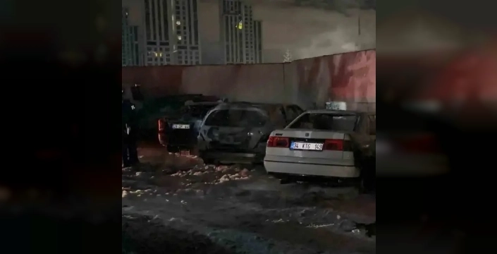 Sarıyer'de otoparkta şüpheli yangın: 5 araç kullanılmaz hale geldi