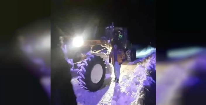 Sivas'ta karla mücadele: Hastaya ulaşmak 4 saat sürdü