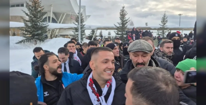 Sivasspor'un eski golcüsü Rey Manaj, 555 gün sonra taraftar coşkusuyla Sivas'a döndü