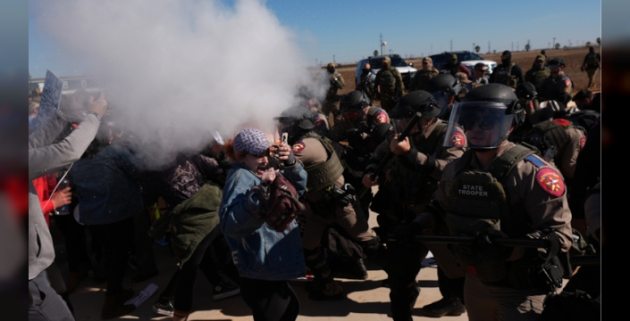 Teksas'ta göz yaşartıcı gazla dağıtılan protesto: 5 yaşındaki Liam için yüzlerce kişi harekete geçti