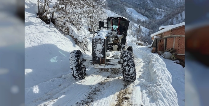 Trabzon'da Kar Engeli Yok: Ekipler Gece Gündüz Çalışıyor