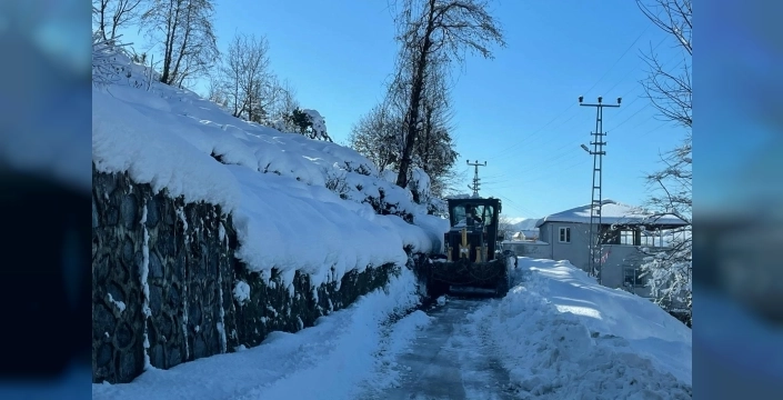 Trabzon'da kar esareti: 133 köye ulaşım sağlanamıyor, ekipler seferber!