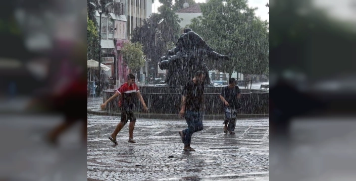 Trakya'da sağanak alarmı: Kuvvetli yağış geliyor, sel riski var!