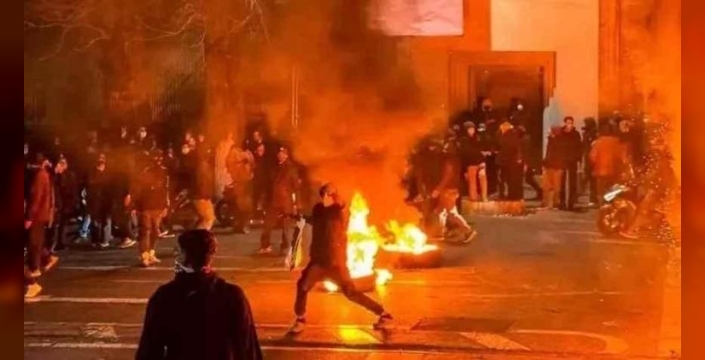 Trump'tan İranlı protestocılara destek: 'Yardım yolda, katiller bedelini ödeyecek!