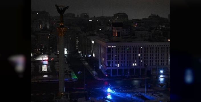 Ukrayna'nın kalbi karanlığa gömüldü: Halk metro istasyonlarına sığındı