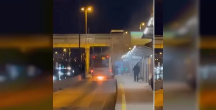 Üsküdar'da metrobüs alev aldı: Yolcular panik yaşadı, seferler aksadı