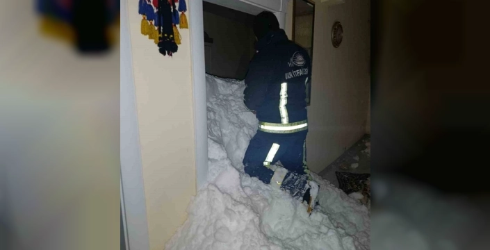 Van'da kar kabusu: Çığ düştü, 1 kişi kayıp, 22 ev tahliye edildi!