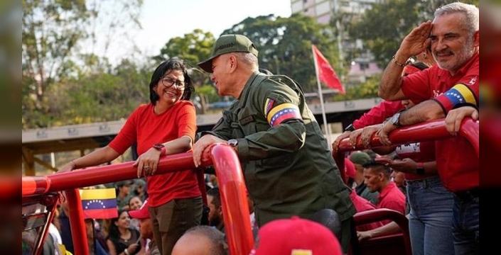 Venezuela ordusu Delcy Rodriguez'e tam destek verdi, ABD'yi sömürgecilikle suçladı