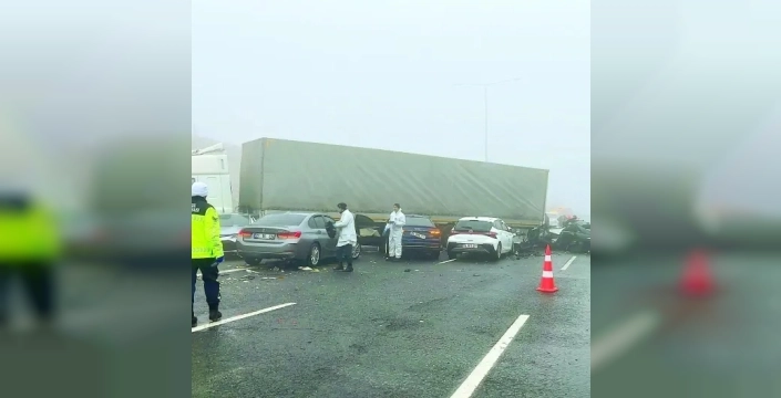 Yasak U dönüşü faciaya yol açtı: 10 araç birbirine girdi, 2 can kaybı