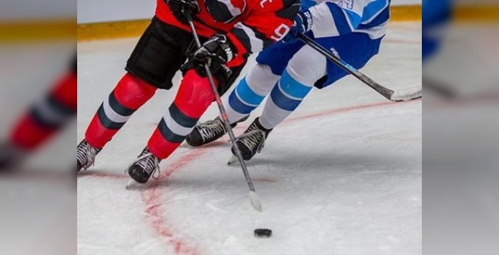 16 yıllık firari, buz hokeyi maçı heyecanıyla yakayı ele verdi