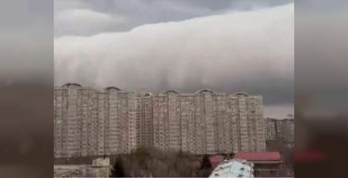 Almatı semaları 'dev duvarla' kaplandı: Göz kamaştıran ama endişe veren doğa olayı yaşandı