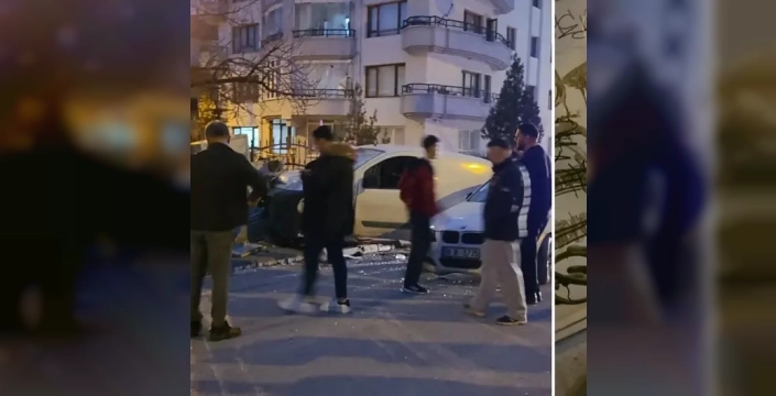 Ankara'da iki araç kafa kafaya çarpıştı: 1 yaralı
