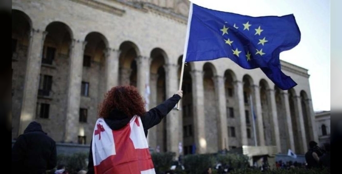 Avrupa Birliği'nden Gürcistan'a Vizesiz Seyahat Darbesi: Diplomatik ve Hizmet Pasaportları Askıya Alındı