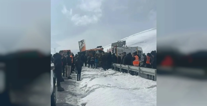 Bakan Uraloğlu, Van'daki kazada hayatını kaybeden KGM çalışanları için başsağlığı diledi