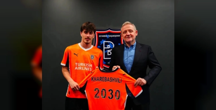 Başakşehir, Gürcü yıldız adayı Kharebashvili'yi transfer etti, duyurusunu oyunla yaptı