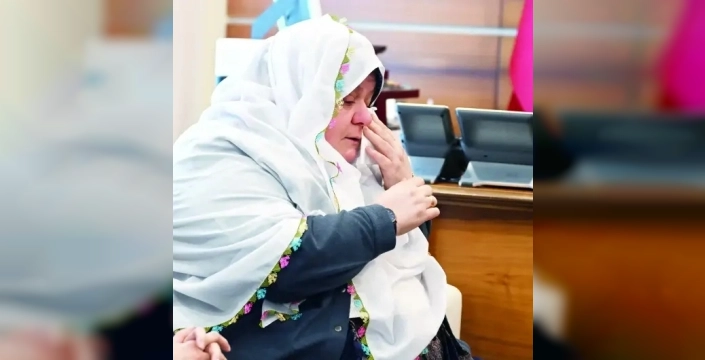 Başörtülü belediye başkanı gözyaşlarıyla isyan etti: 'Bu ülkenin insanıyım, etiketlenmek istemiyorum