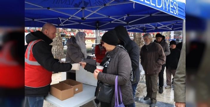 Berat Kandili'nde İzmit'te geleneksel helva ikramı yapıldı