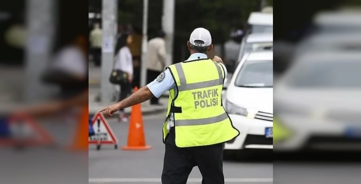 Bolu'da 10 yaşındaki çocuğuna otomobil kullandıran anneye 25 bin lira ceza verildi
