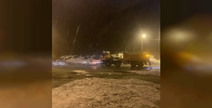 Bolu Dağı'nda kar sürprizi: Ulaşım devam ediyor ama dikkat!