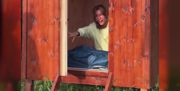 Çağla Şıkel, 11 saat kilitli karanlık kulübede yaşadığı zorlu deneyimi anlattı