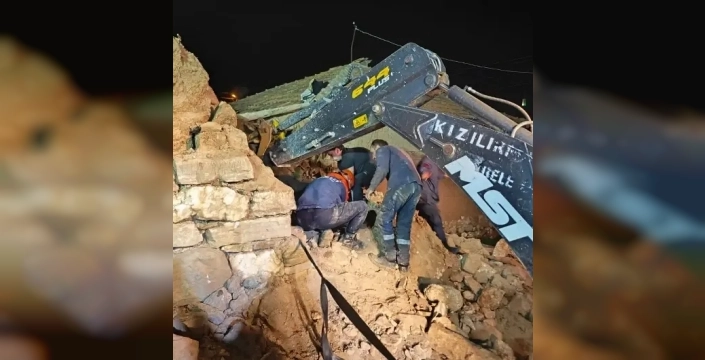 Çankırı'da çöken ahırda 15 büyükbaş hayvandan 5'i hayatını kaybetti