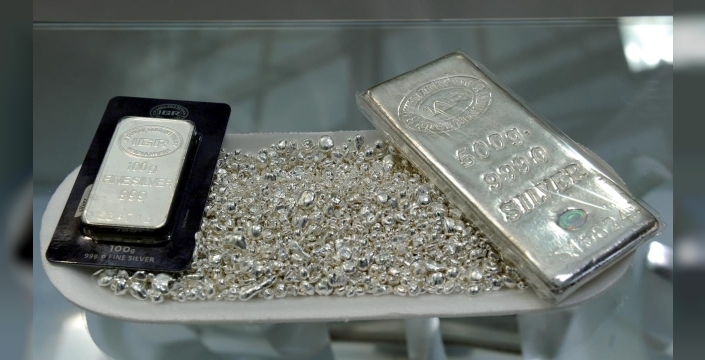 Ekonomist Atilla Yeşilada'dan yatırımcılara şok uyarı: Gümüş çok sert düşecek, altının hikayesi bitmedi