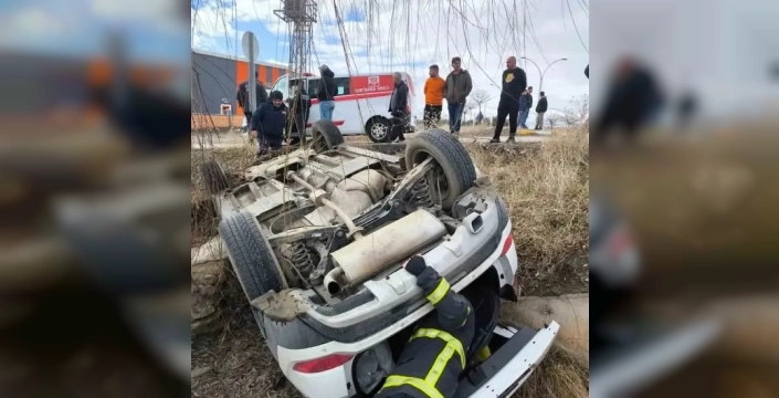 Erzincan'da otomobil şarampole uçtu, bir kişi yaralandı