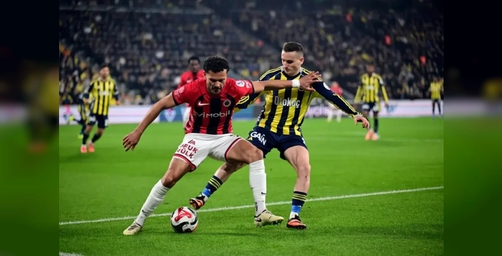 Fenerbahçe Kadıköy'de farka gitti, zirve yarışı kızıştı!