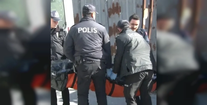 Gaziosmanpaşa’da boş arazide erkek cesedi bulundu