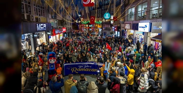 Gebze Ramazan'a özel fener alayıyla 'merhaba' dedi, binlerce kişi katıldı!
