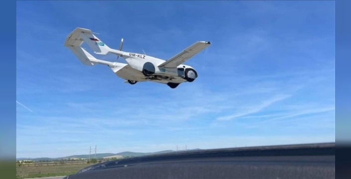 Japonya'da uçan araba tarih yazdı: Tokyo Körfezi'nde 3,5 dakikalık ilk uçuş gerçekleşti