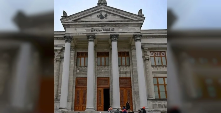 Louvre Müzesi'nde su sızıntısı alarmı: Üç bölüm ziyarete kapatıldı