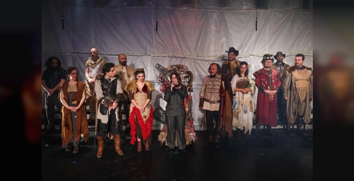 Maltepe Belediye Tiyatrosu, 17. yaşını 'Hamlet' ile kutladı, başkan sanata vurgu yaptı