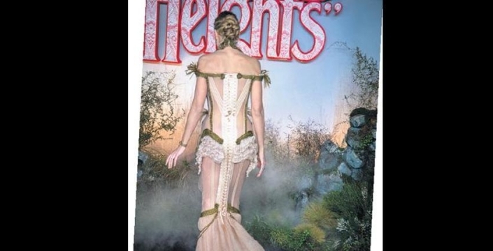 Margot Robbie, Türk tasarımcı Dilara Fındıkoğlu imzalı Victoria dönemi ilhamlı elbiseyle büyüledi