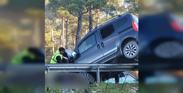 Marmaris-Datça yolunda dehşet: Kavşakta 4 kişi yaralandı!