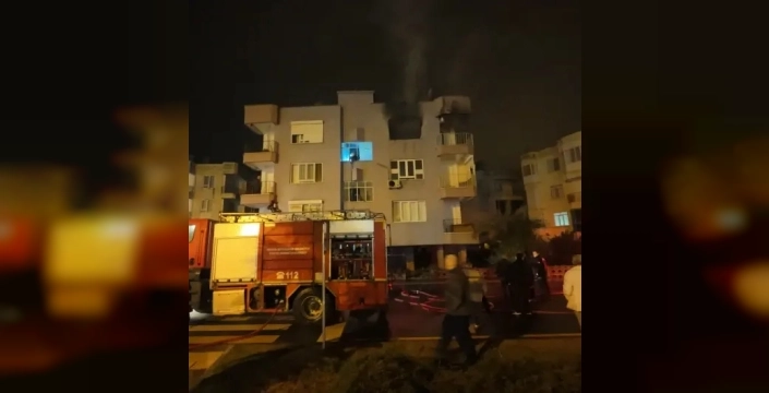 Mersin'de ev yangını: İki kişi dumandan etkilendi