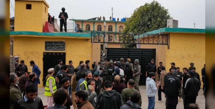 Pakistan'da Cuma namazında bombalı saldırı: Ölü sayısı 60'a yükseldi