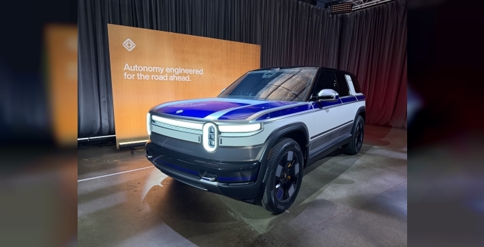 Rivian, R2 SUV'de arka kapı acil açma sistemini yeniden tasarladı